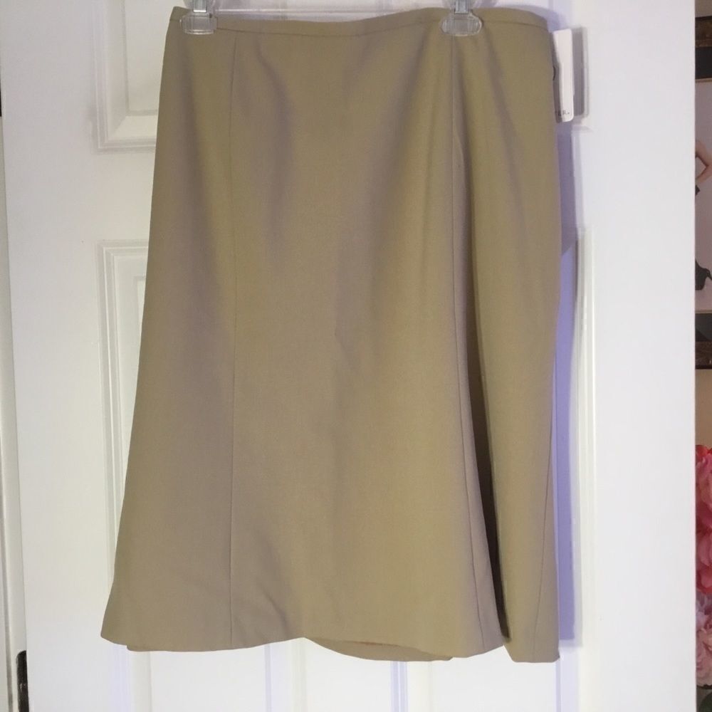 NWT Doncaster brand Beige Skirt Size 16